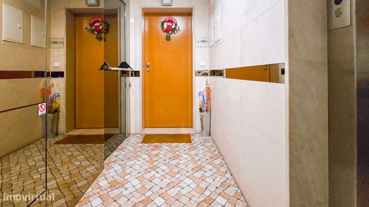 Apartamento T3 com varanda e garagem em Montijo-25