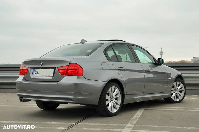 BMW Seria 3 320d xDrive DPF Aut. - 11