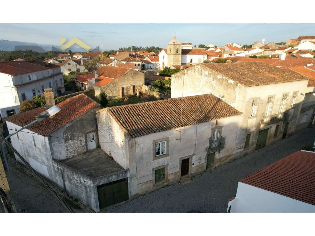 Grande Oportunidade: Moradia para recuperar, com potencial para alo... - Grande imagem: 2/28