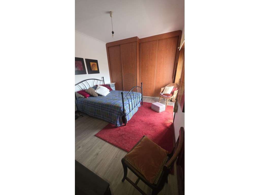 Apartamento T3 no Centro de Canelas - Uma Oportunidade Imperdível!-9