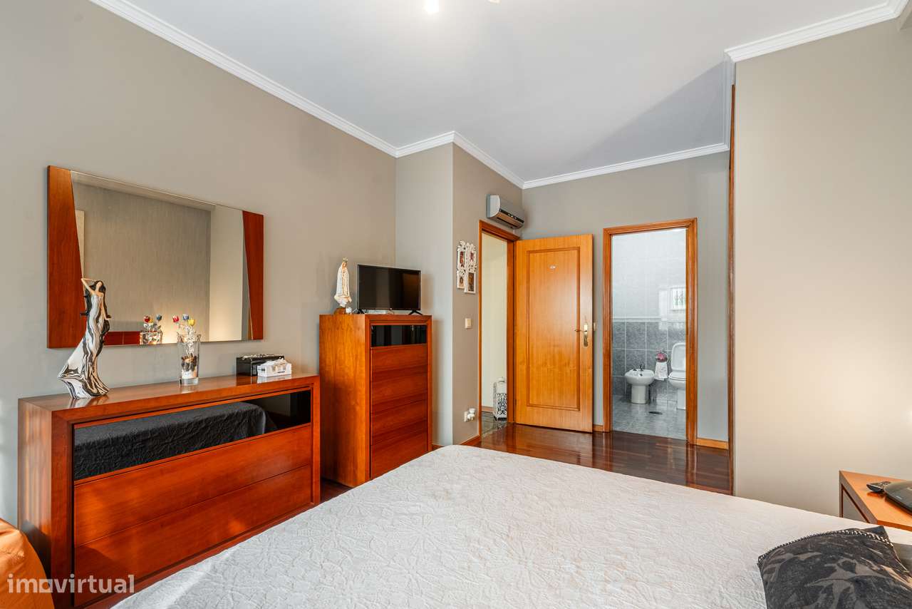 T2 em Arcozelo (V. N. de Gaia) com 114 m², Excelente Localização.-11