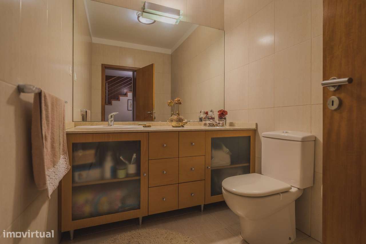 Moradia T4 com jardim e garagem dupla a 6 min do centro de Braga-7