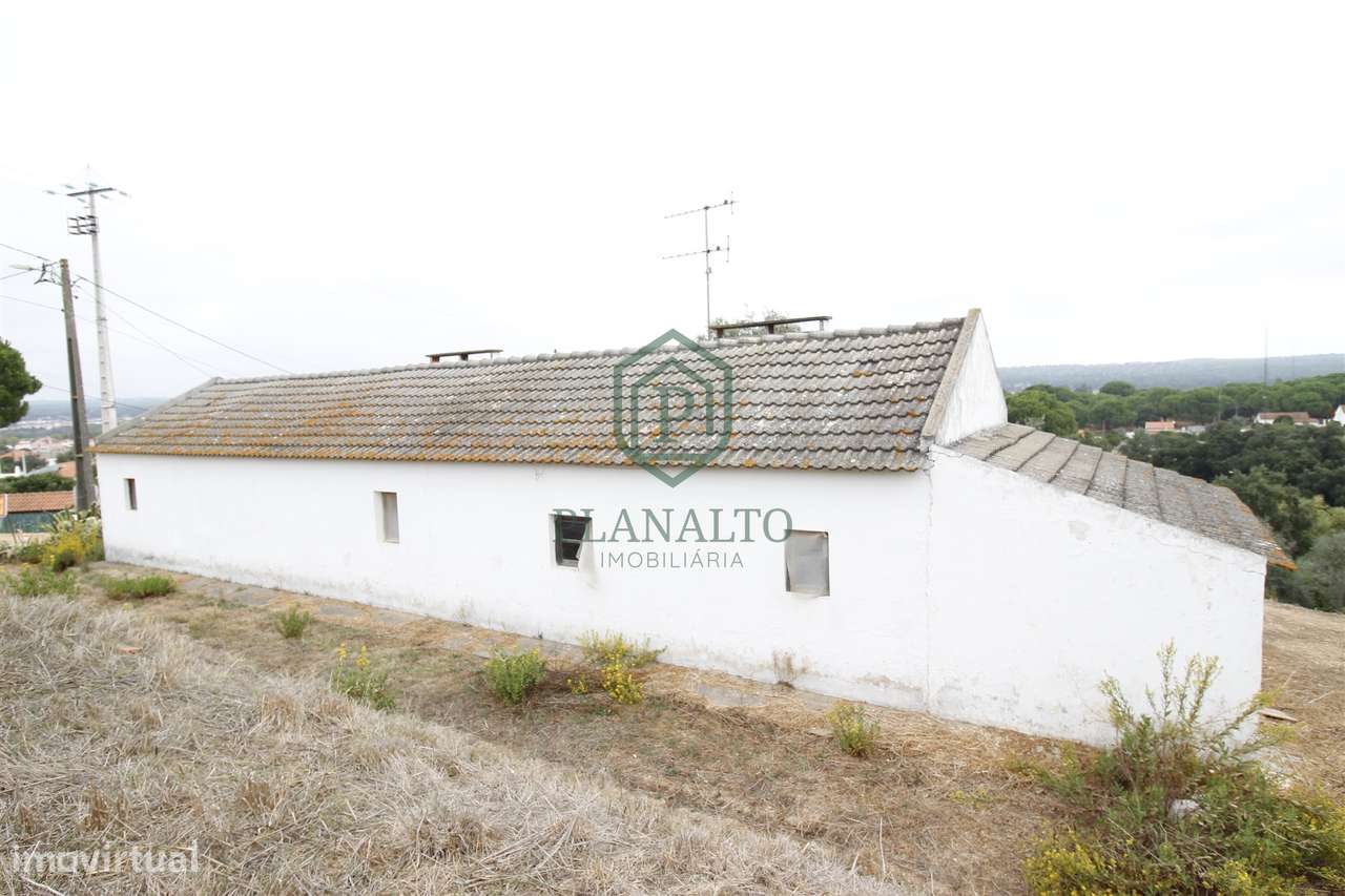 Oportunidade Única! Imóvel com Potencial para Recuperação no Couço – C - Grande imagem: 4/28