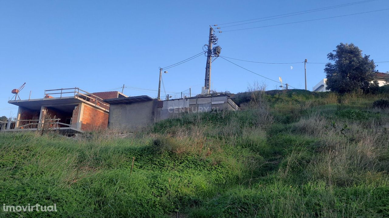 Terreno urbanizado em Vialonga, Casal do Freixo, excelente vista desaf