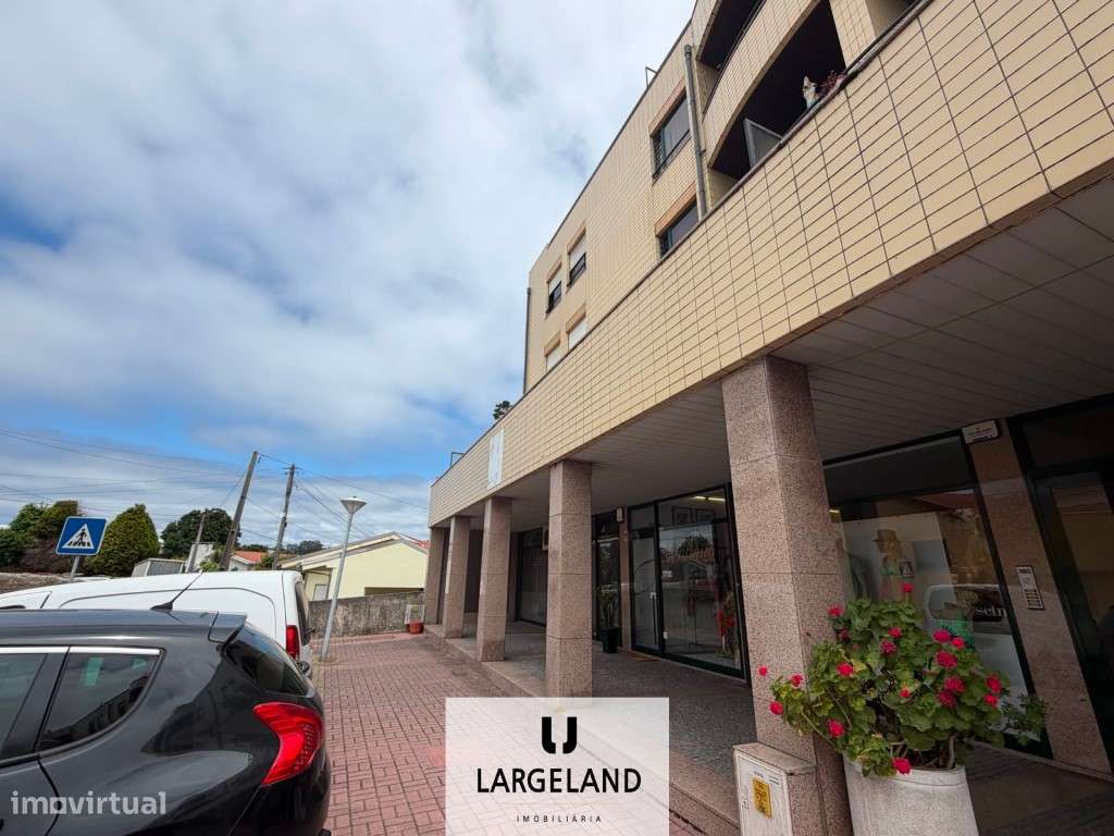 Apartamento T2 com Terraço no Centro de Santa Maria de Lamas-18