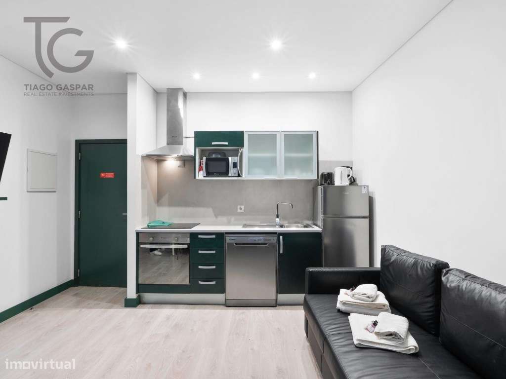 Prédio com 7 Unidades de AL e Loja em Lisboa-3