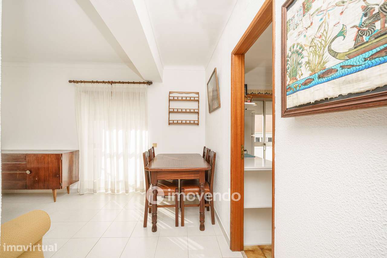 Apartamento T1 com varanda e a 200m da praia, no coração de Sesimbra - Grande imagem: 3/21