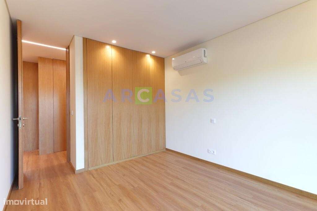 Moradia V3 com jardins e estacionamento na Trofa-19