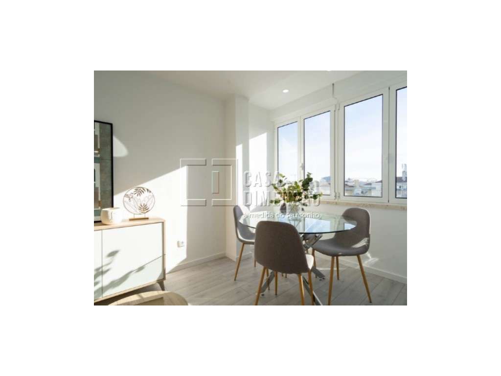 Apartamento de tipologia T2 com varanda, mobilado e equipado em Ben...-7