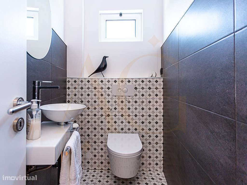 Moradia com Garagem, Piscina, Jardim e amplos Terraços, para venda ...-33