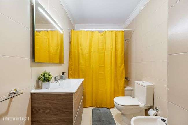 APARTAMENTO T3 COM ÁREAS GENEROSAS : Centralidade e conforto total-9