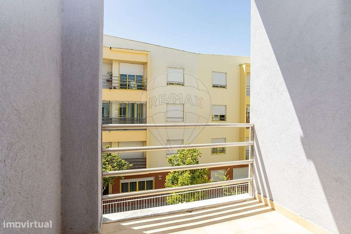Apartamento T3 à venda em Camarate-19