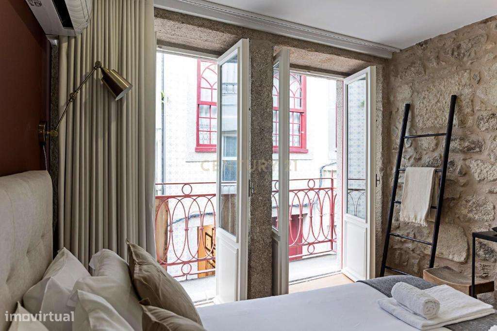 Prédio totalmente reabilitado com 5 apartamentos T0, no Centro Históri-11