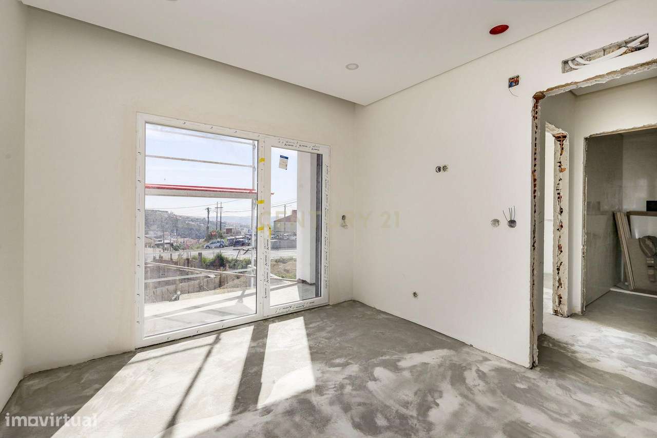 Moradia T4 com piscina em Caneças-31