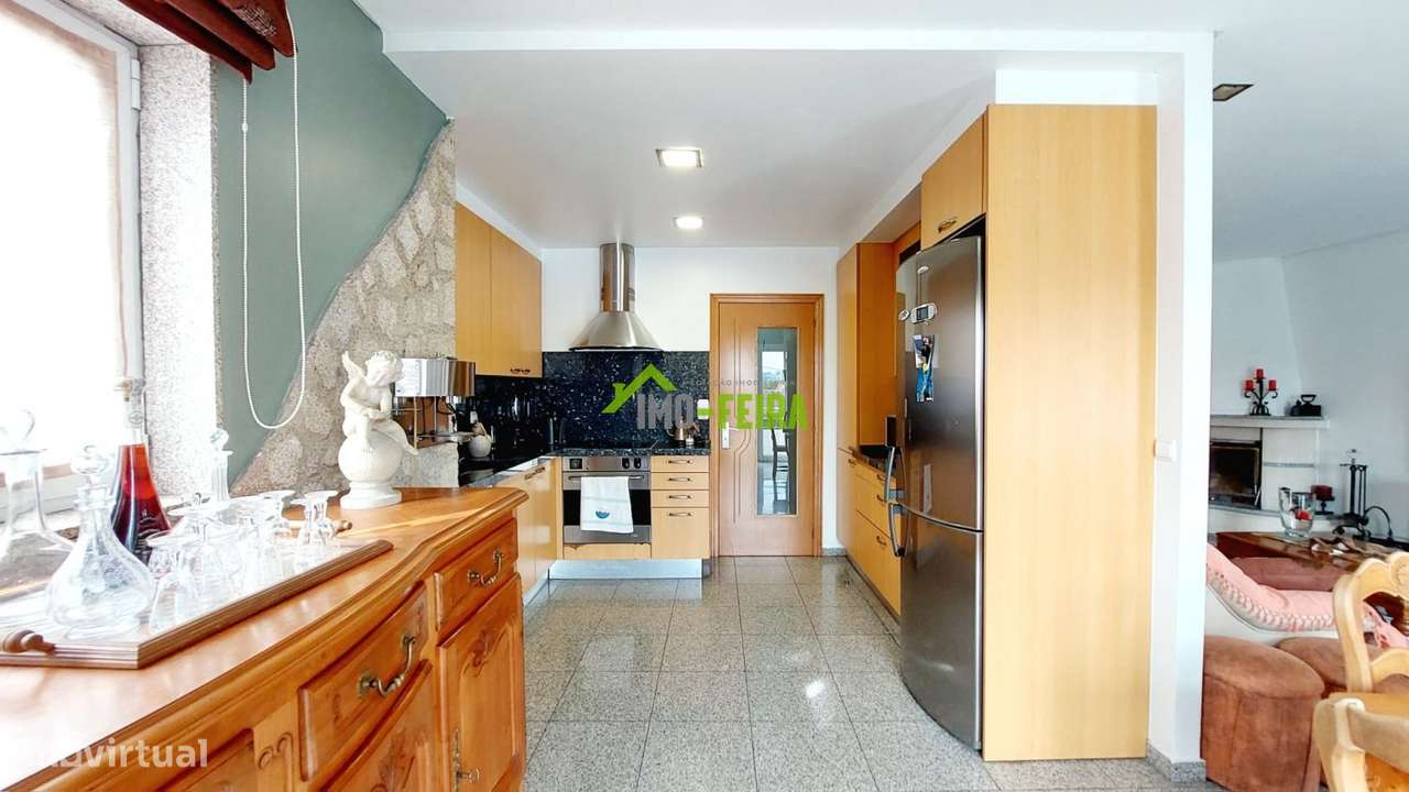 Moradia Isolada com Piscina, Anexos = 3 Apartamentos Independentes – - Grande imagem: 5/31