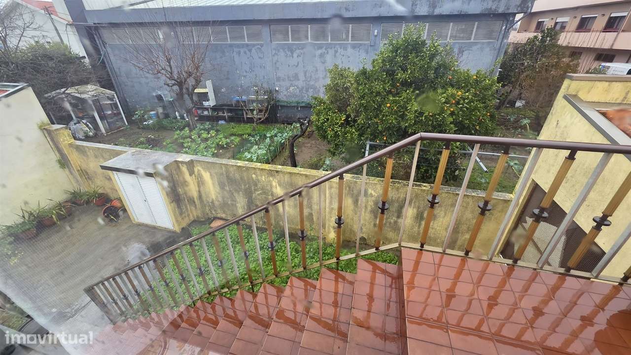 Moradia T3, de 4 frentes, em Arcozelo - Oportunidade Única!-6