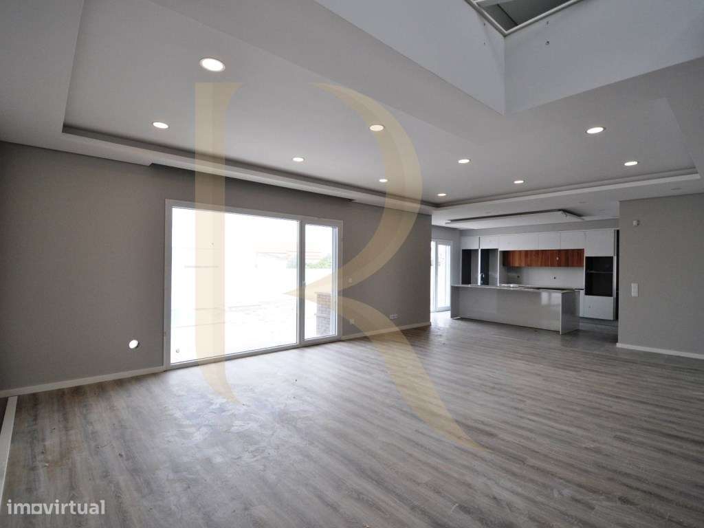 Moradia isolada nova T4+1 com piscina e garagem em Brejos de Azeitão-9