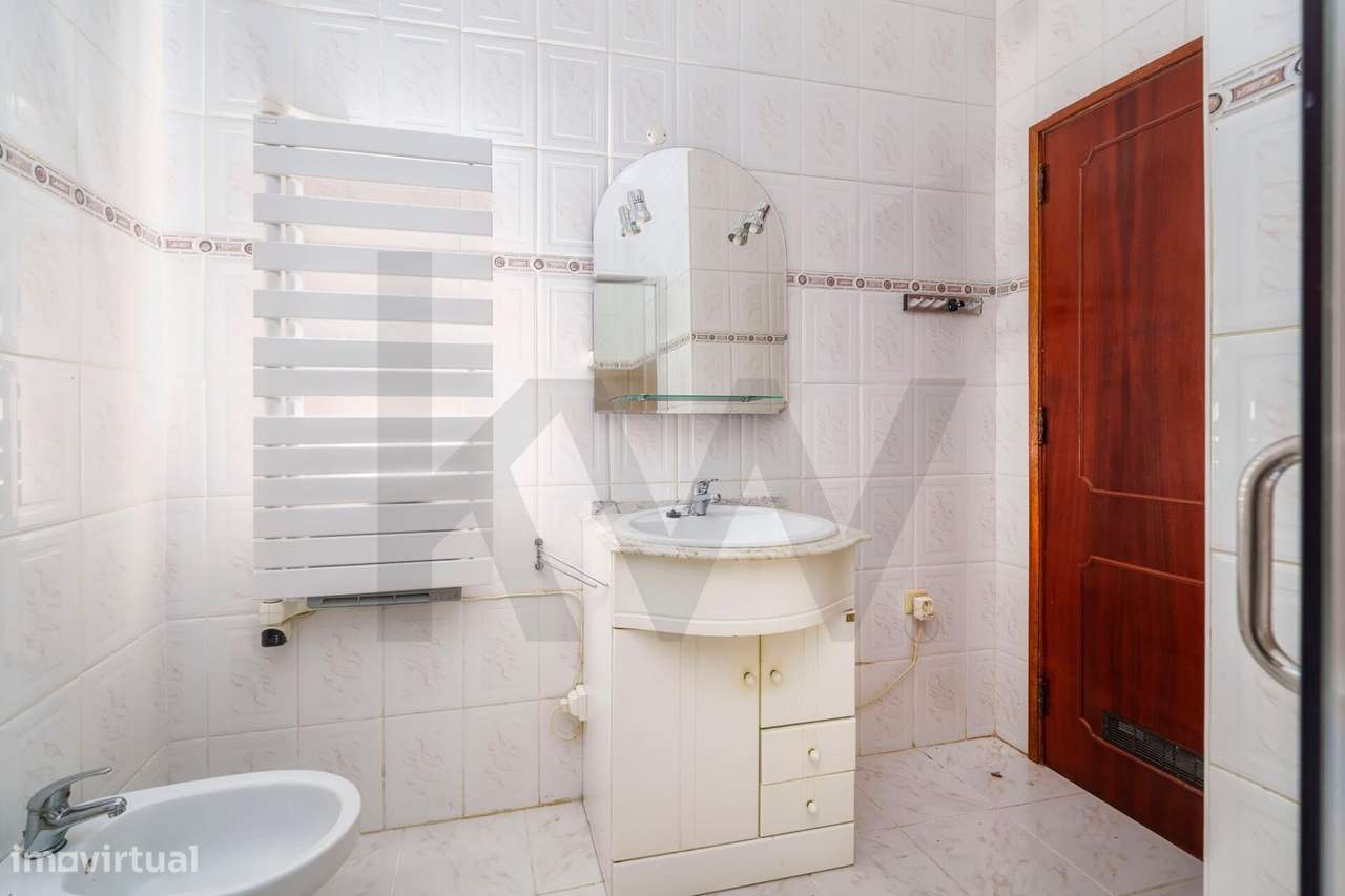 Apartamento T3 com espaço exterior no centro de Vila Real de Santo Ant-27