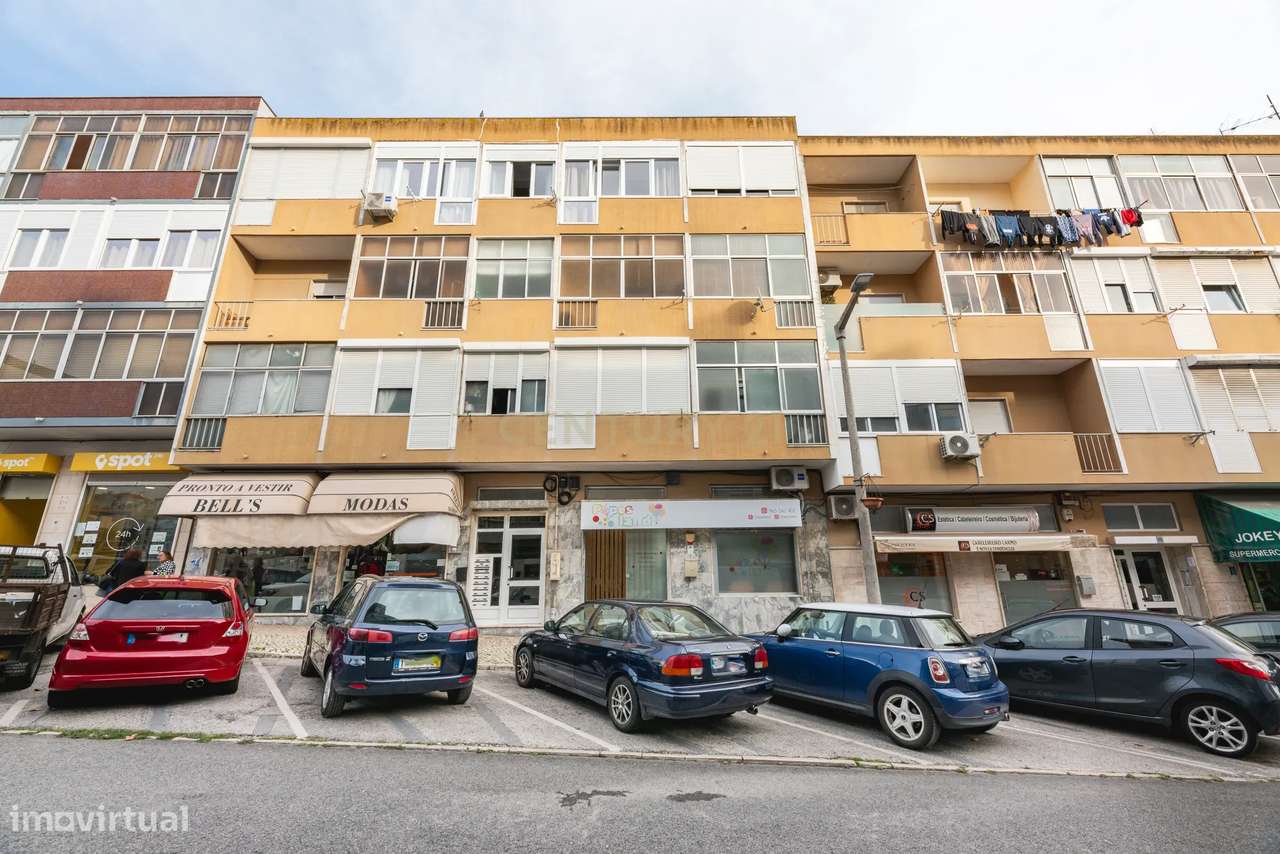 Oportunidade única para adquirir uma loja totalmente remodelada em Lis-21