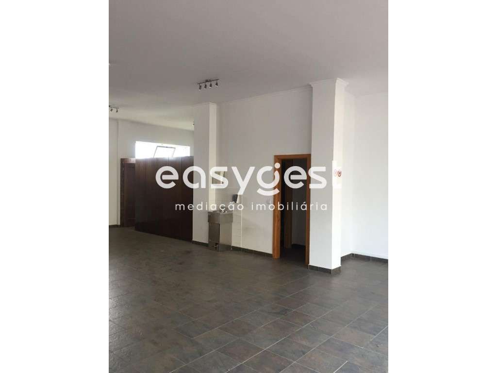 Loja comercial a 2 minutos do centro da vila de Torre de Moncorvo - Grande imagem: 3/5