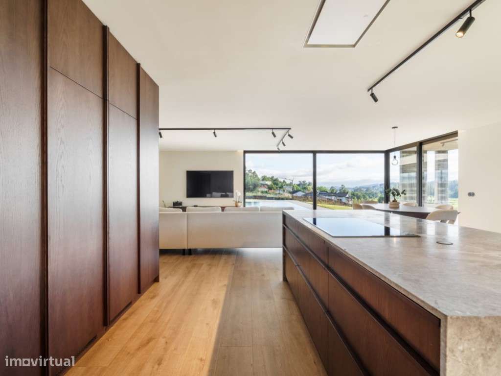 Moradia Térrea com Piscina Infinita e Vista Panorâmica sobre o Vale-37