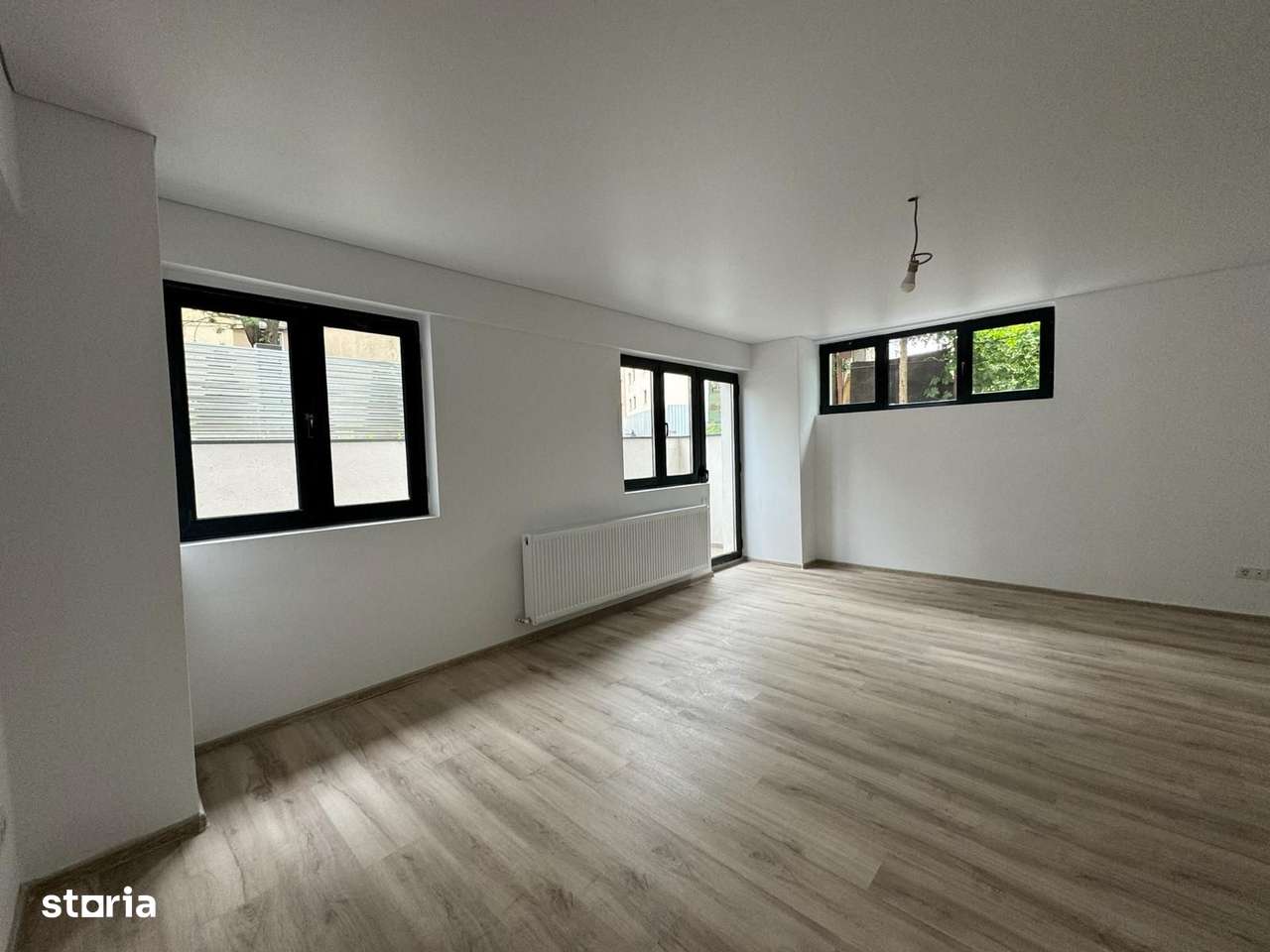 Garsonieră Luminoasa cu Balcon Spațios-0