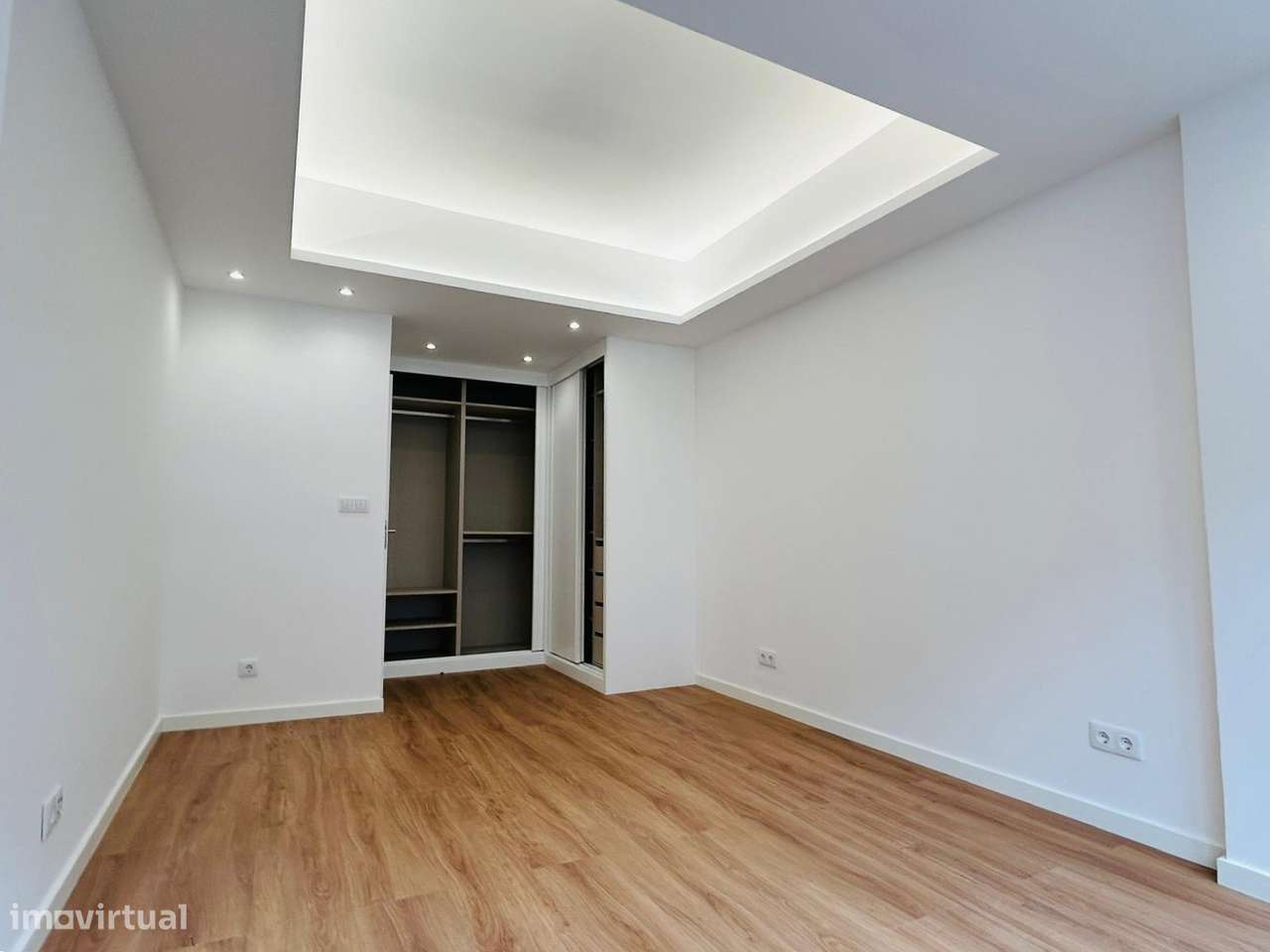 T2 totalmente renovado junto ao metro - Grande imagem: 3/11