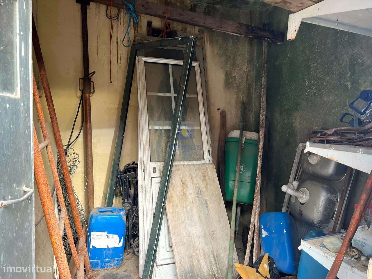 Baixa de Preço !!!! Villa para Recuperação na Labrujeira - Ventosa - A-29