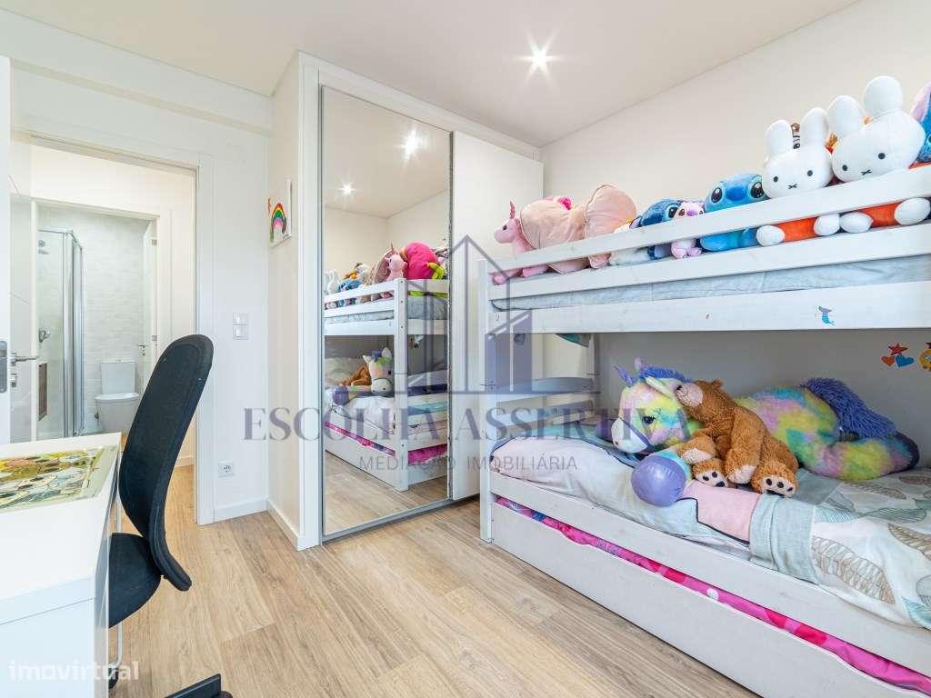 Apartamento T3 remodelado, com vista desafogada-28