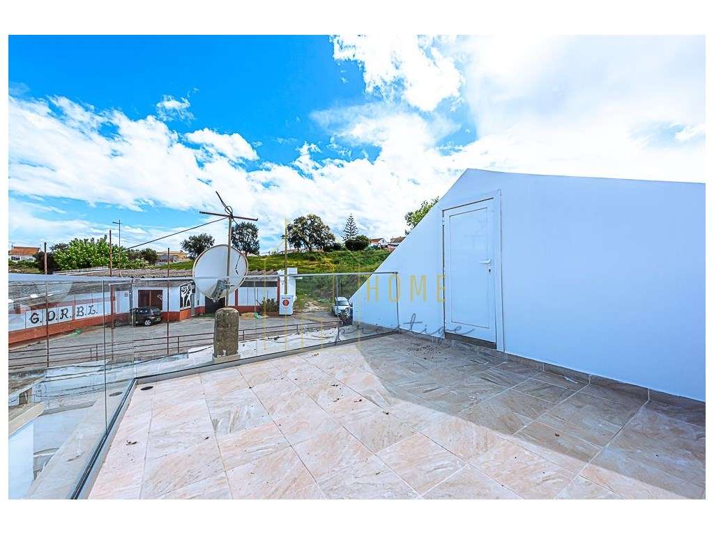 Fantástica moradia T2 com quintal em Setúbal-16