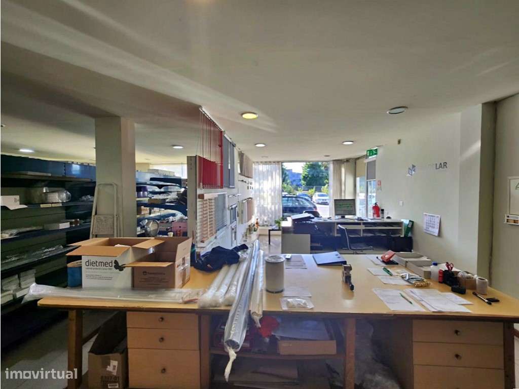 Armazém com 700m2 em Parada de Tibães - Grande imagem: 3/16