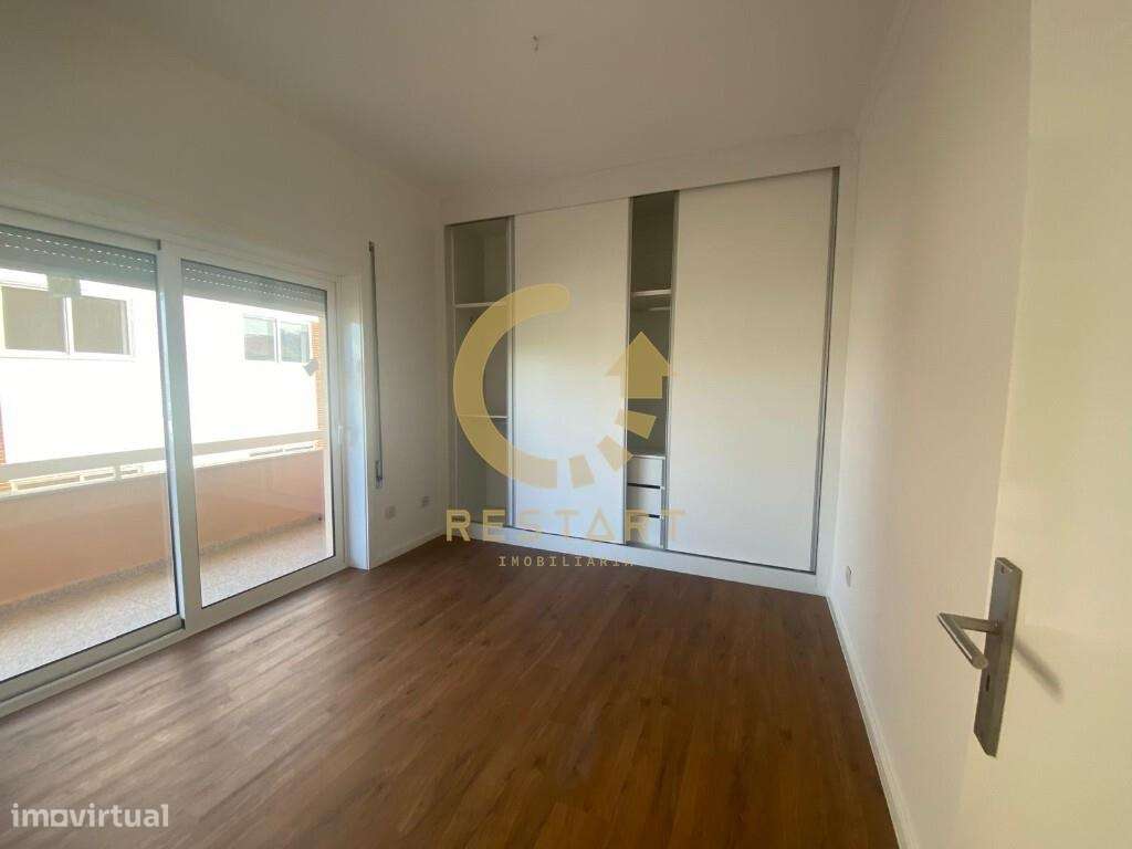 T3 em Águas Santas com 3 frentes, totalmente renovado com muita lumino-15