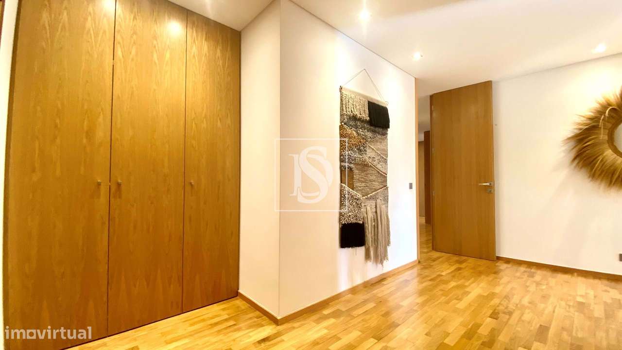 T3 com 170m² | Terraço Privativo de 200m² | Renovado | Santo Tirso-9