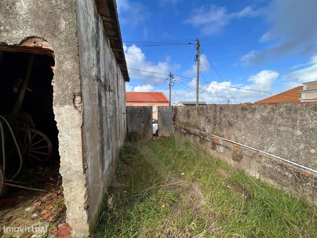 Moradia T3 com projeto aprovado e vista mar na Areia Branca-19