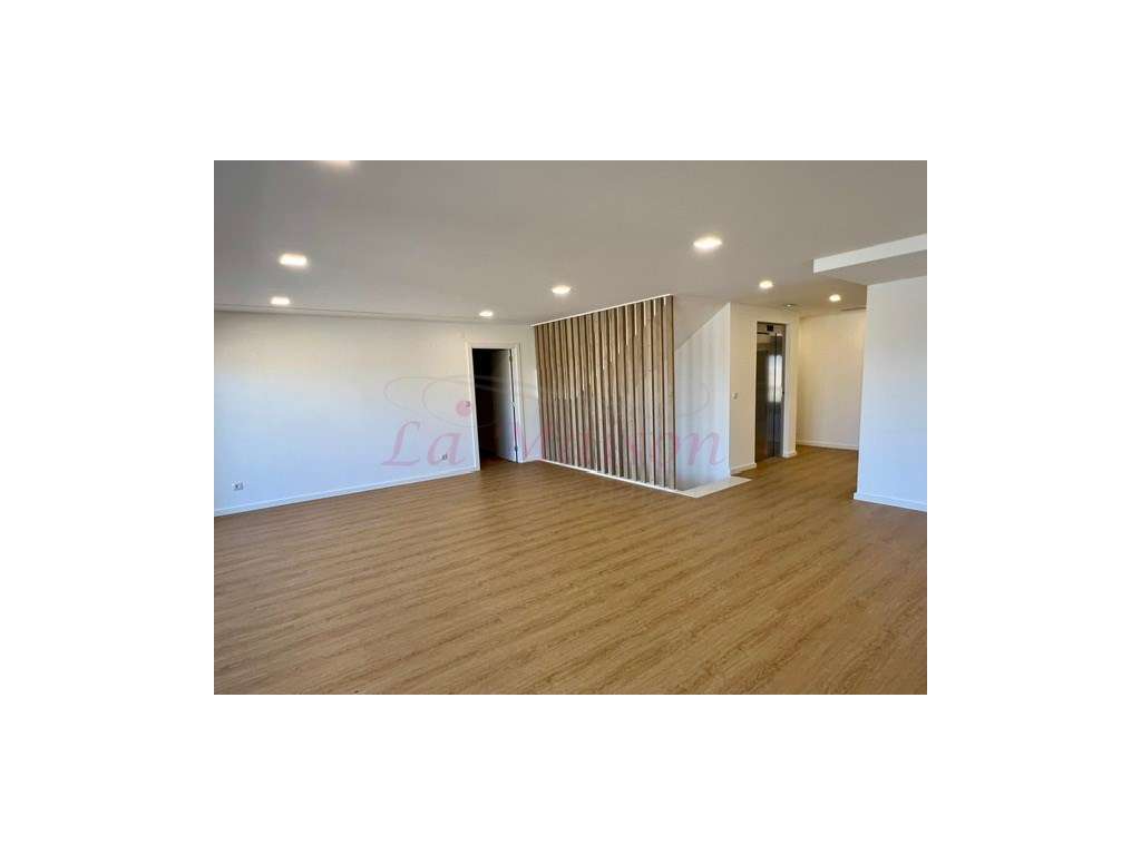 Moradia V5 no centro de Loures-36