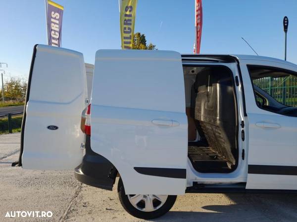 Ford Transit Courier - 22