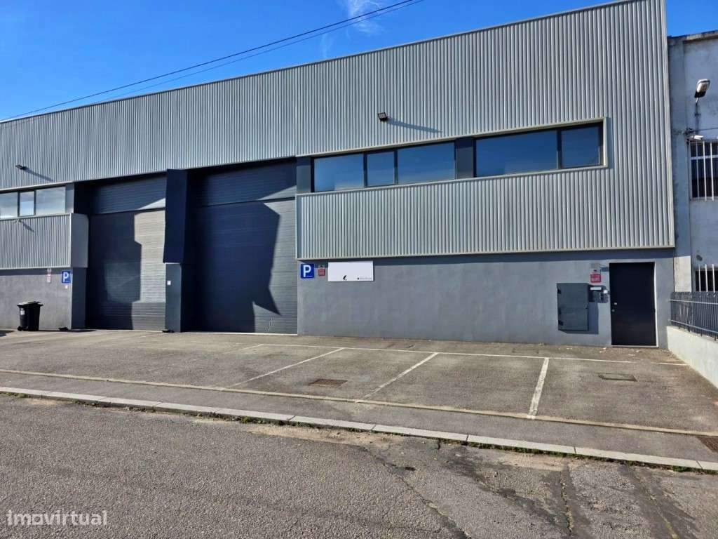 Armazém como novo na Zona Industrial da Travagem - Grande imagem: 4/4