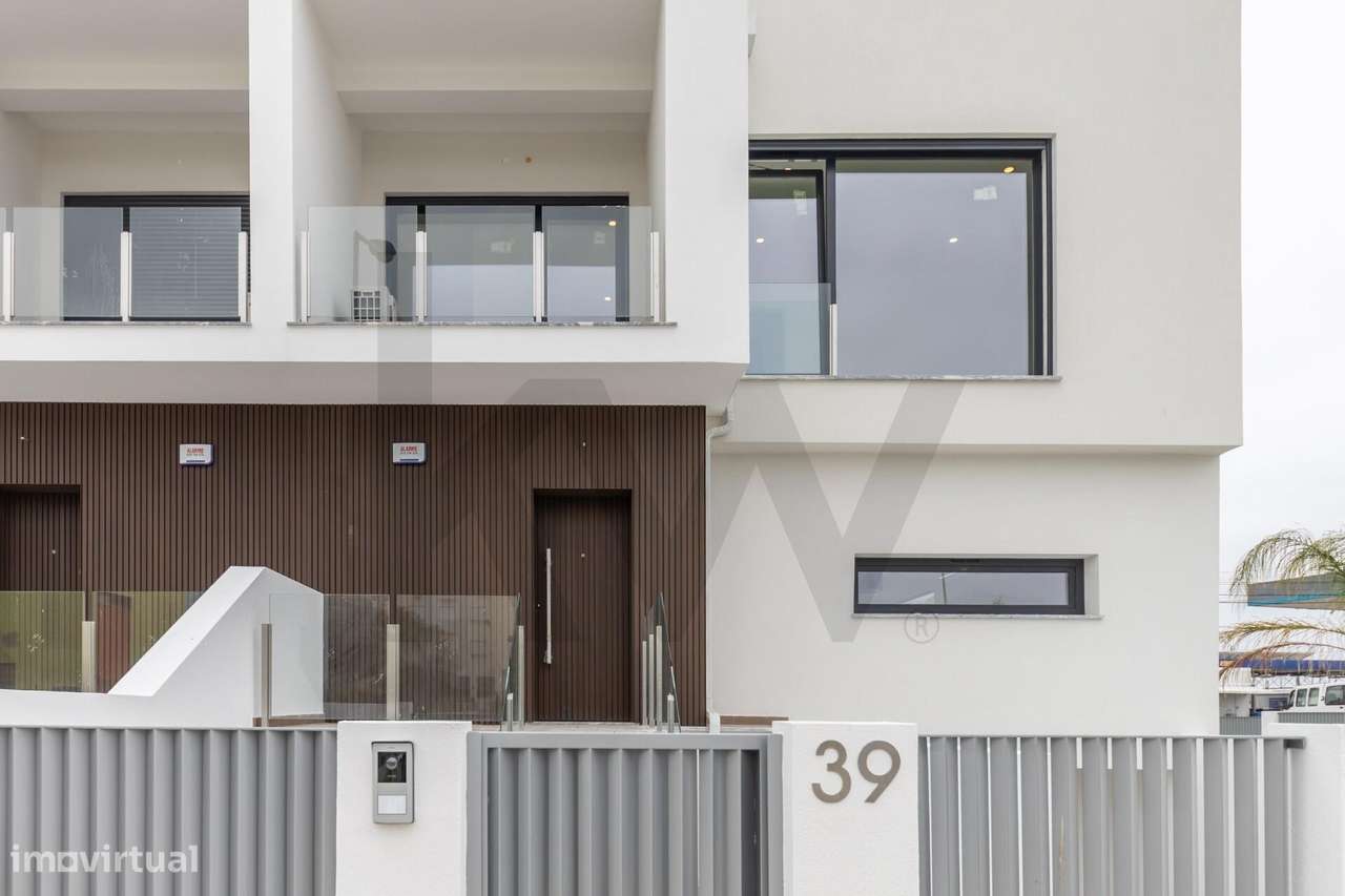 Moradia T3 + 1 Moderna com Piscina e Jardim – Charneca da Caparica - Grande imagem: 3/60