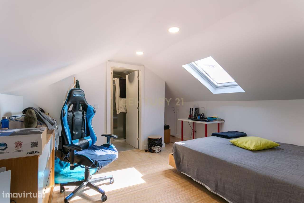 Moradia T3 com pátio localizada em Cascais !-10