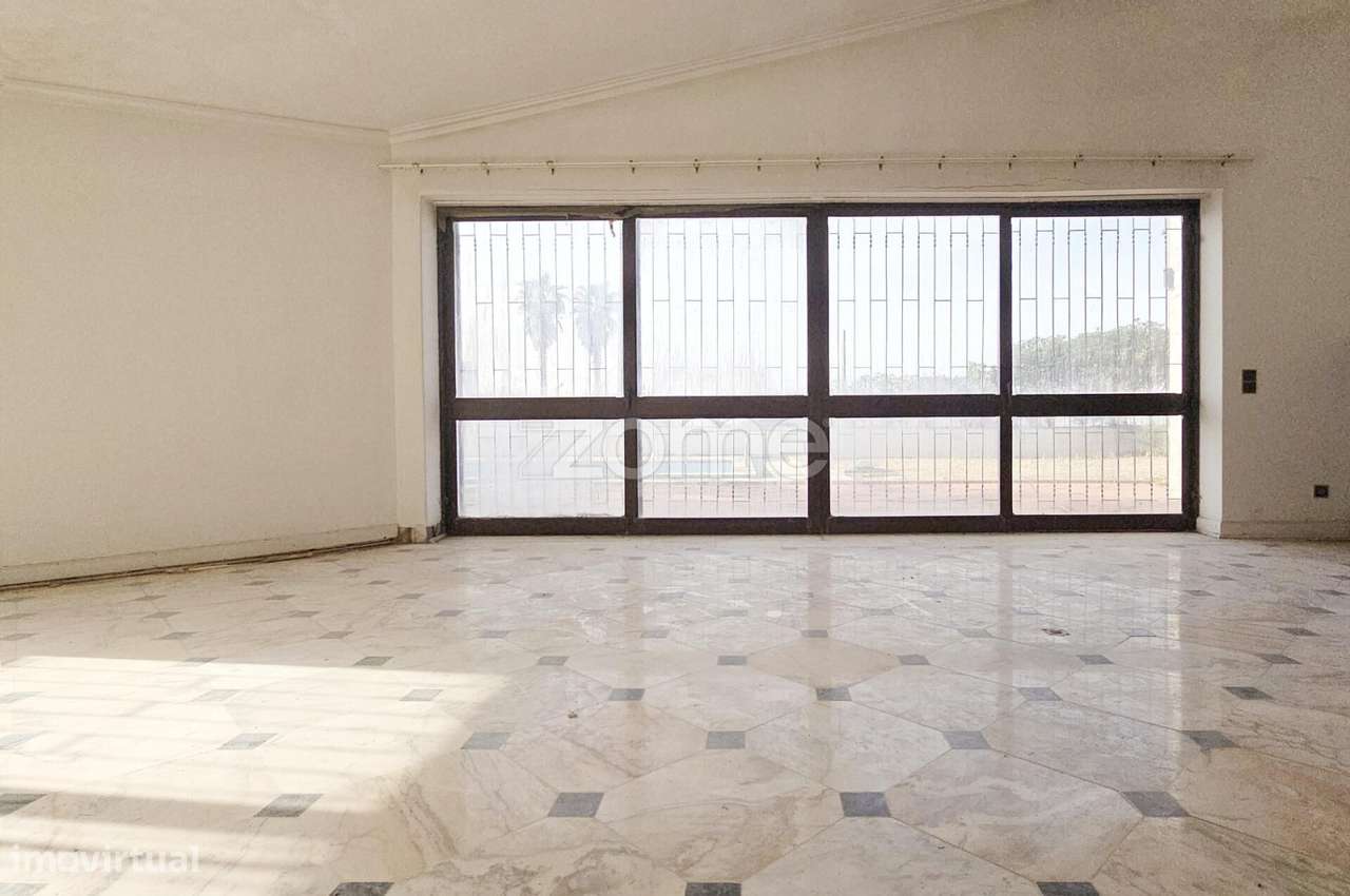 Moradia rara para Reabilitação – Vista Mar | São Pedro Estoril-9