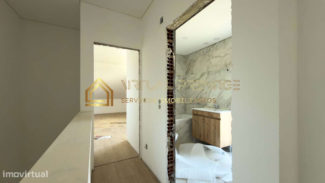 Moradia T4 triplex de gaveto | 2 suítes c/ closet | lareira | Fernã...-17