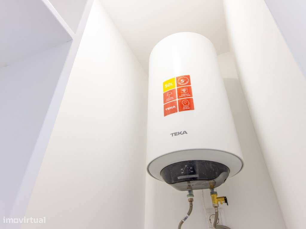 Onde a Luz Encontra o Design | T1 Remodelado com Varanda e Open Spa...-20