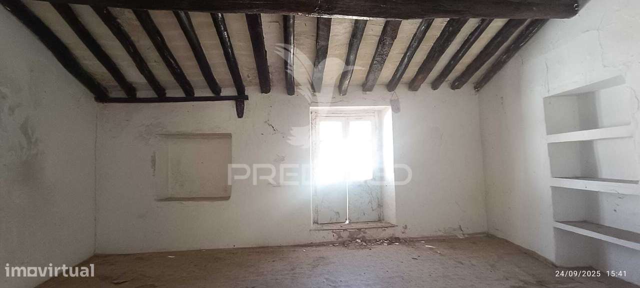 Casa Típica para Recuperar na Zona Histórica de Castelo de Vide - Grande imagem: 5/13