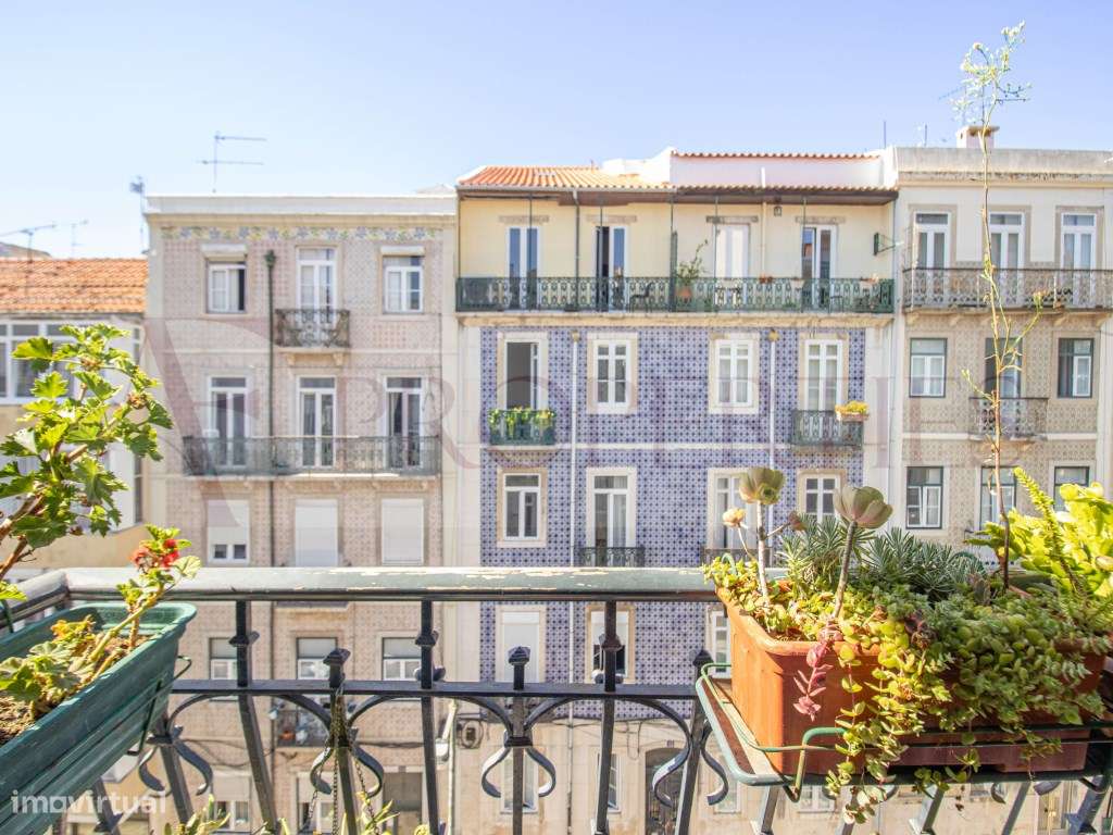 Apartamento T3 com charme lisboeta junto ao Marquês de Pombal-15