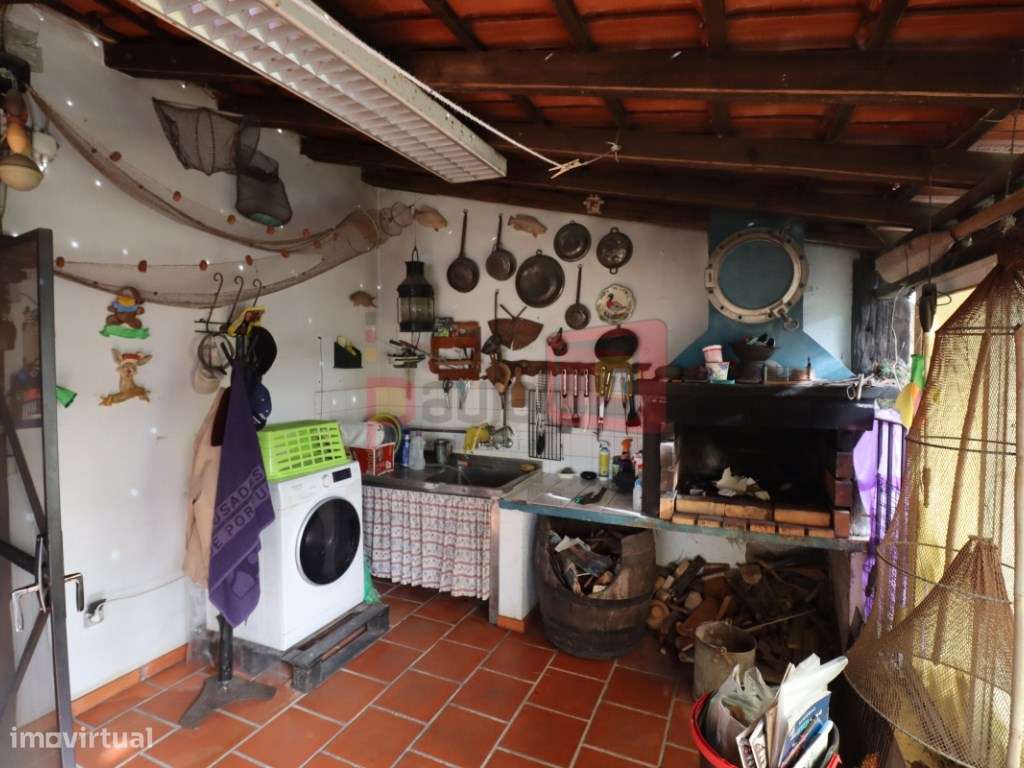 TERRENO COM CASAS - SARILHOS GRANDES-10