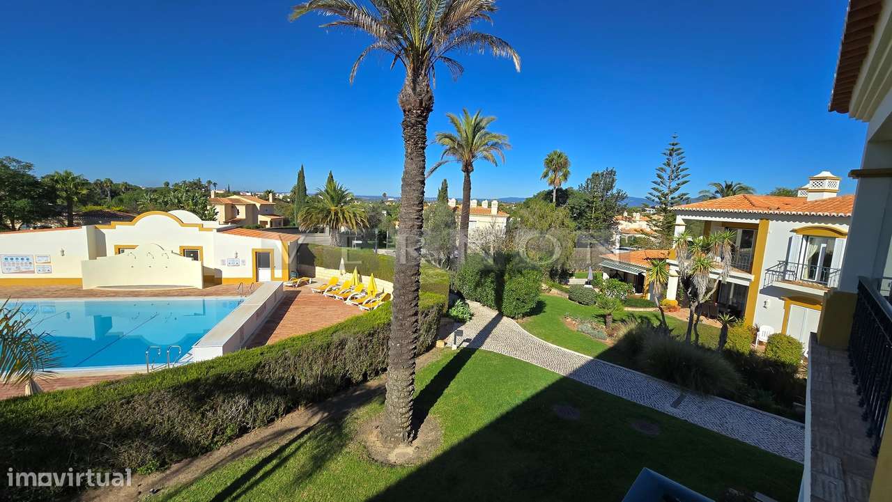 Apartamento de 2 quartos para venda no resort Gramacho Golf apenas a 1-28