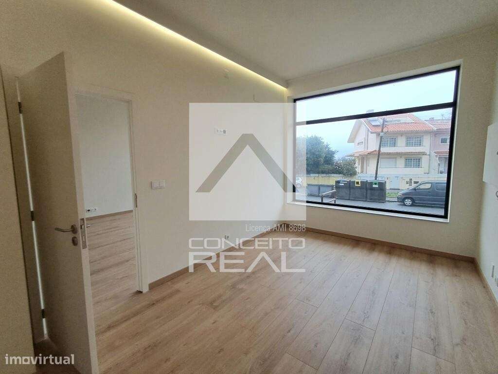 Loja totalmente renovada – Pronta a iniciar atividade – a 400 m da Est-11