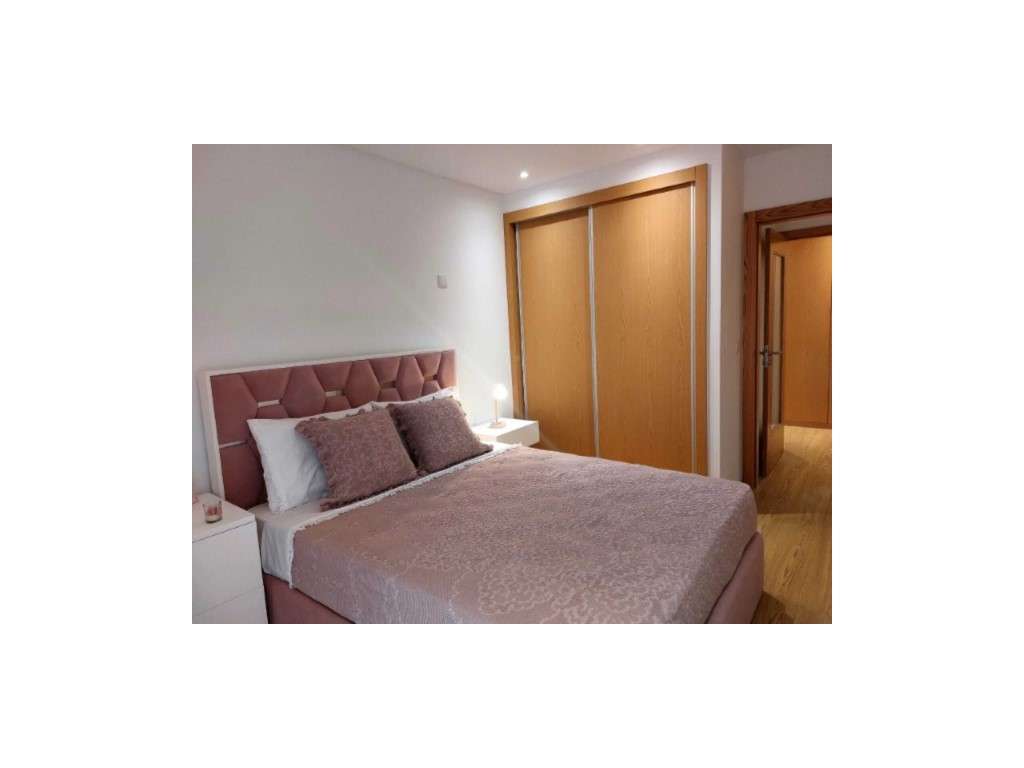 Apartamento T4 Recuado, novo, varanda com churrasqueira e lavandari...-11