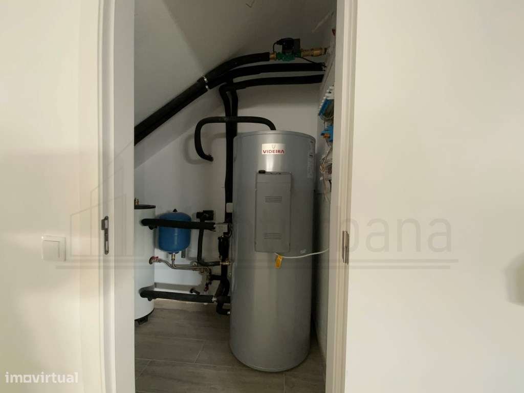 MORADIA T4 EM CONDOMÍNIO COM PISCINA - ESTORIL-34