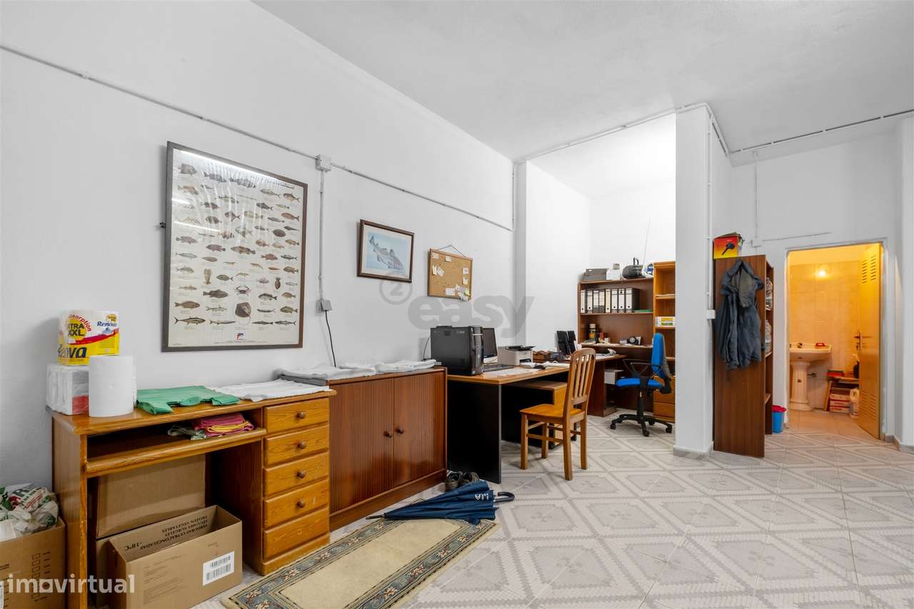 Armazém/Estacionamento Fechado – 155 m² – Tapada das Mercês-7